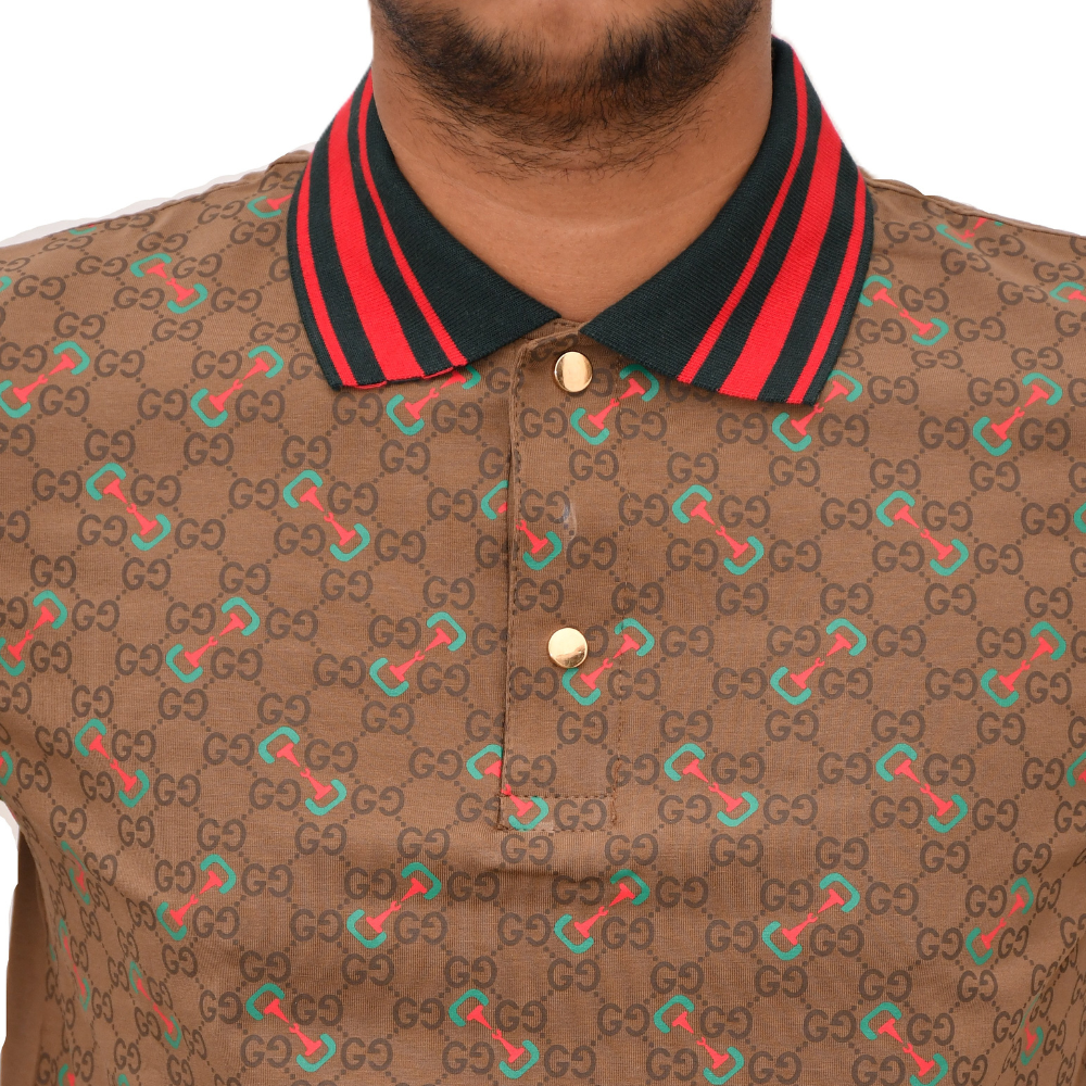 Make a statement. Iconic print with a sharp, striped collar.